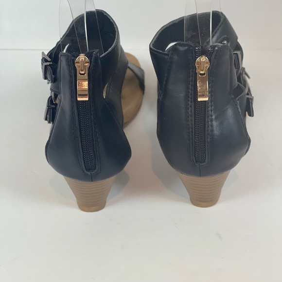 Softy Sandals by Cloud 90 (New) - Picture 4 of 7